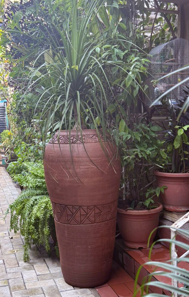 Flower pot by Akinpotter